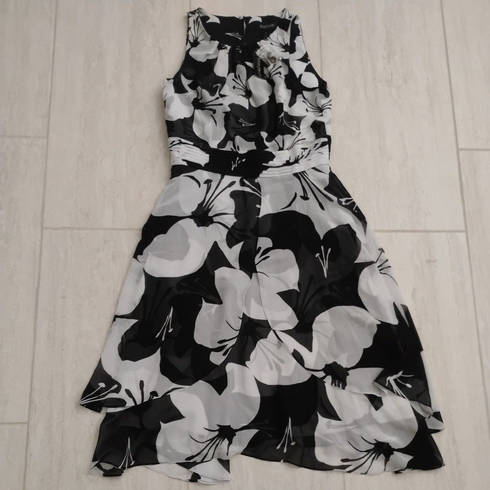 White House Black Market Fit & Flare Dress Women 4 Black White Floral Halter NWT